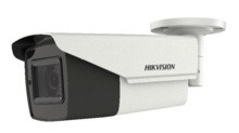 Cámara bullet 4en1 varifocal motorizada 5MP alto rendimiento con poca luz 2.7-13.5mm IP67 WDR130 IR80 Hikvision