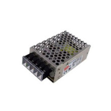 Fuente de alimentación conmutada (Transformador).Alimentación continua DC 12 V 1,3 A